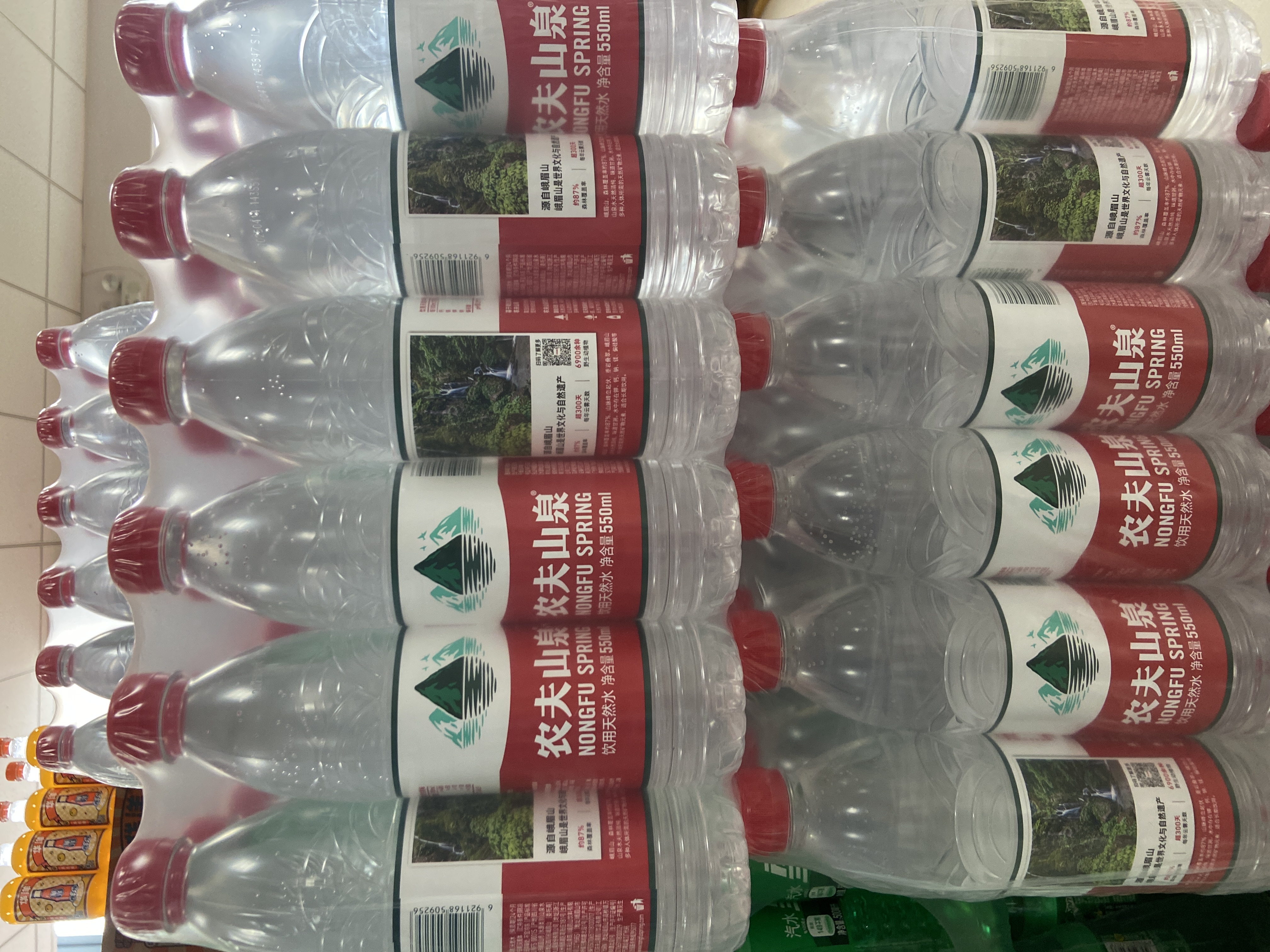 农夫山泉饮用天然水550ml